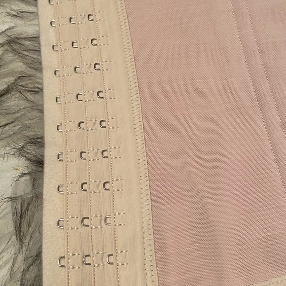 Waist Trainer  Vest / PowerNet Fabric - Picture 4 of 4